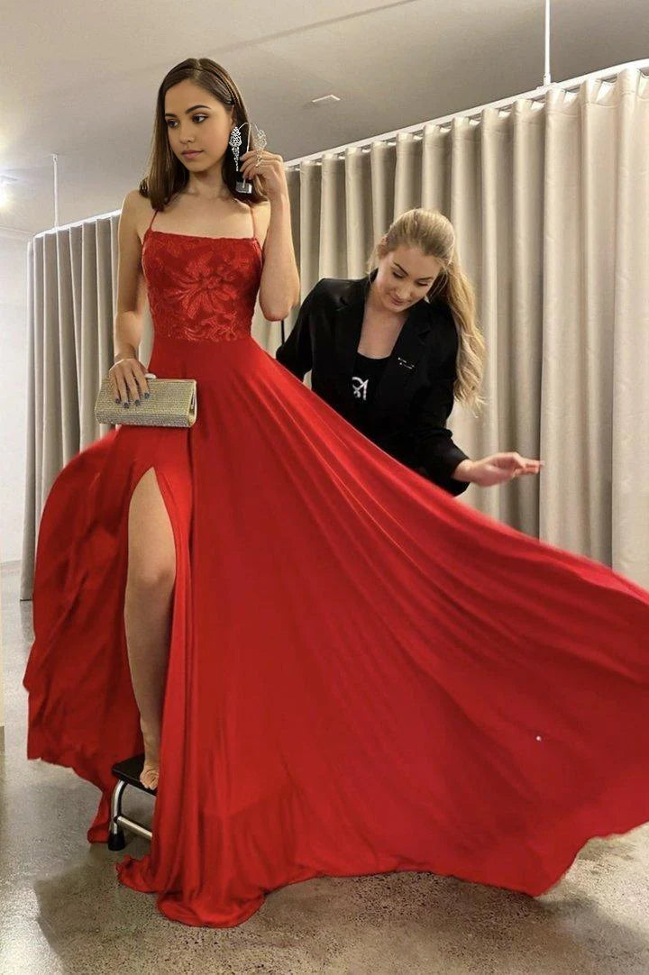 Vestido de fiesta largo de gasa roja con tirantes finos y corte A